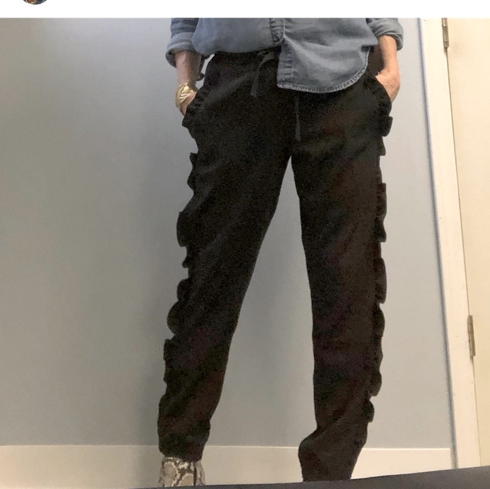 Jolt Black Joggers w/Side Ruffle